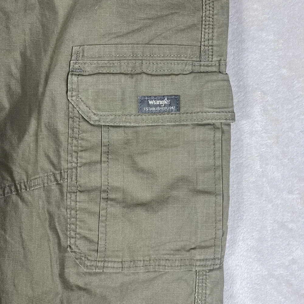 Wrangler Pants Men 40x32 Relaxed Fit Tan Cargo Flex Work Stretch Comfort Ripstop
